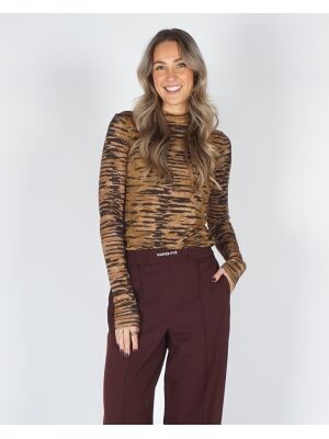 HARPER & YVE HARPER & YVE }